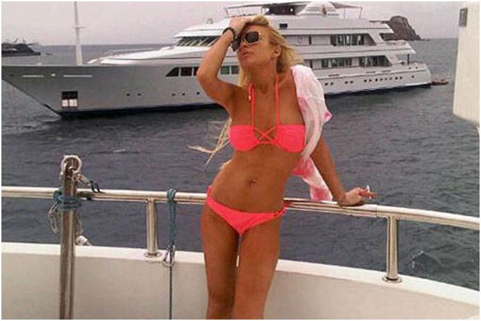 Lindsay Lohan's Bikini Must Stink Like a BINGO Hall. Posted by IBBB